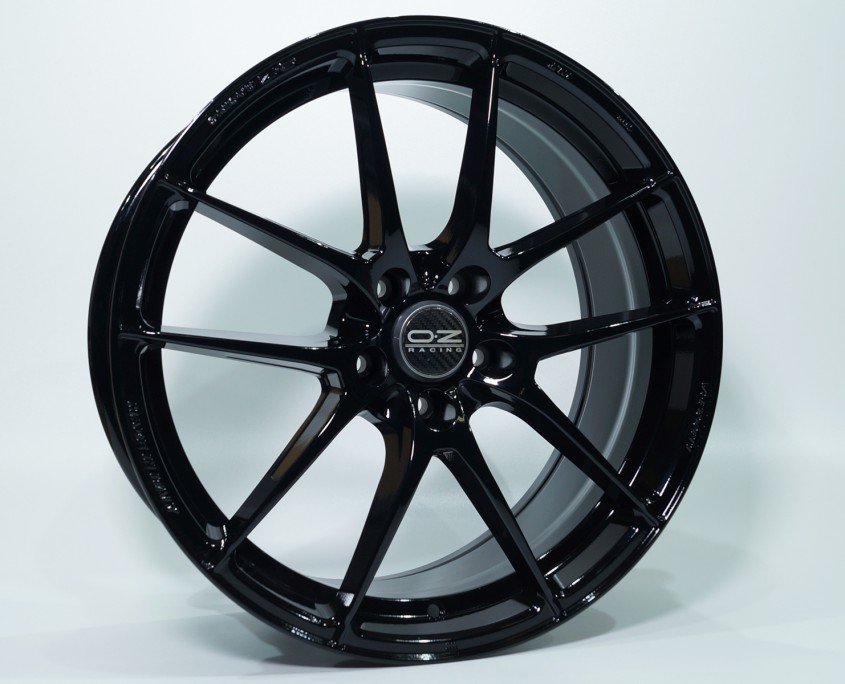 Mainhattan-Wheels-Schwarz-Hochglanz-RAL9005-Leggera-2-845x684